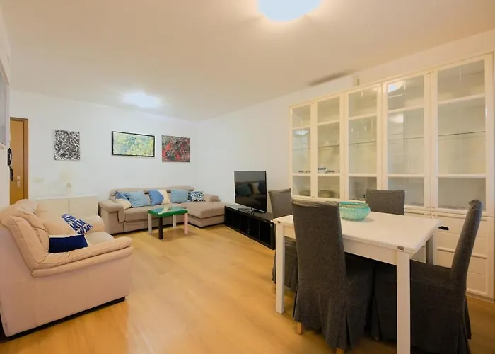 Apartment Trilocale Alle Porte Di Con Ampio Terrazzo